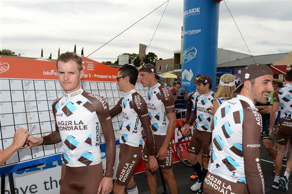 Ag2r signs in